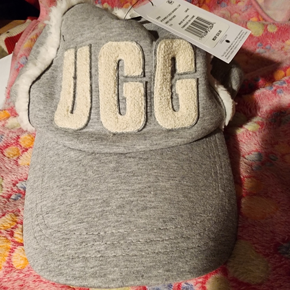 UGG Fleece Cap NWOT  🖤